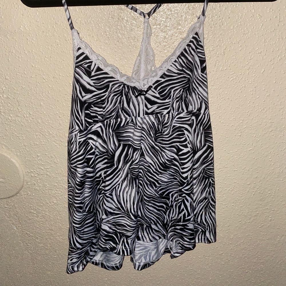 Black & white stripes shirt.